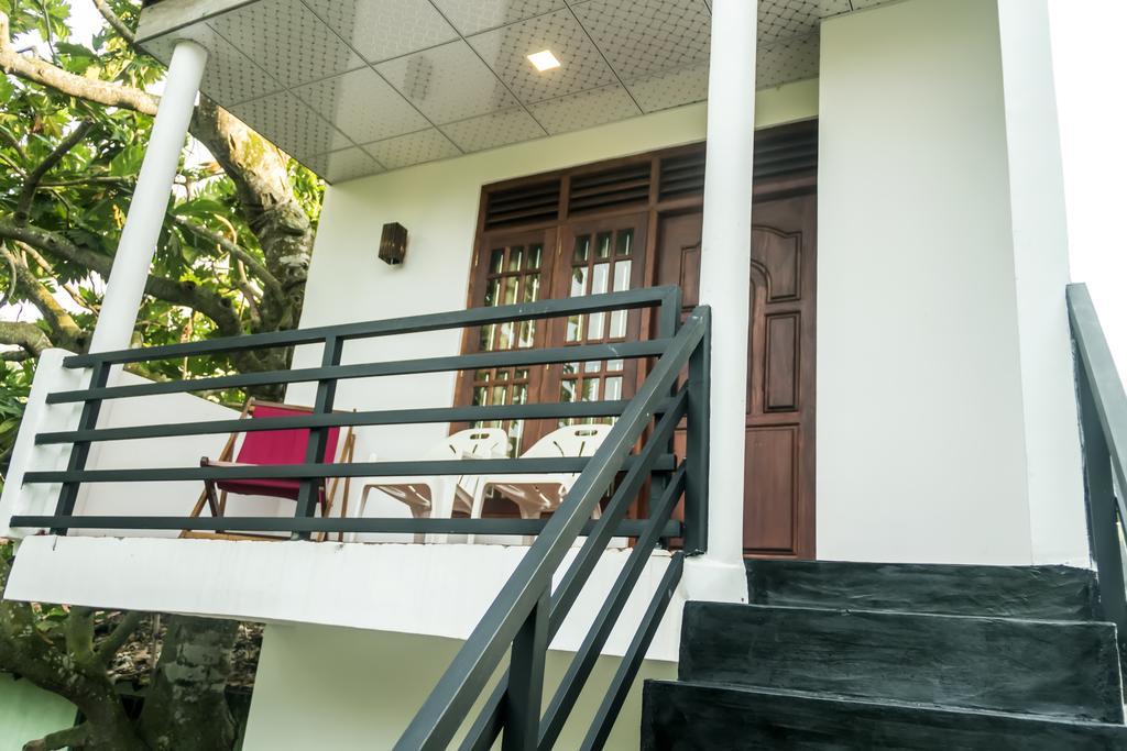 Desitha Family House Hotel Mirissa Exterior photo