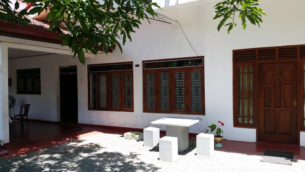 Desitha Family House Hotel Mirissa Exterior photo