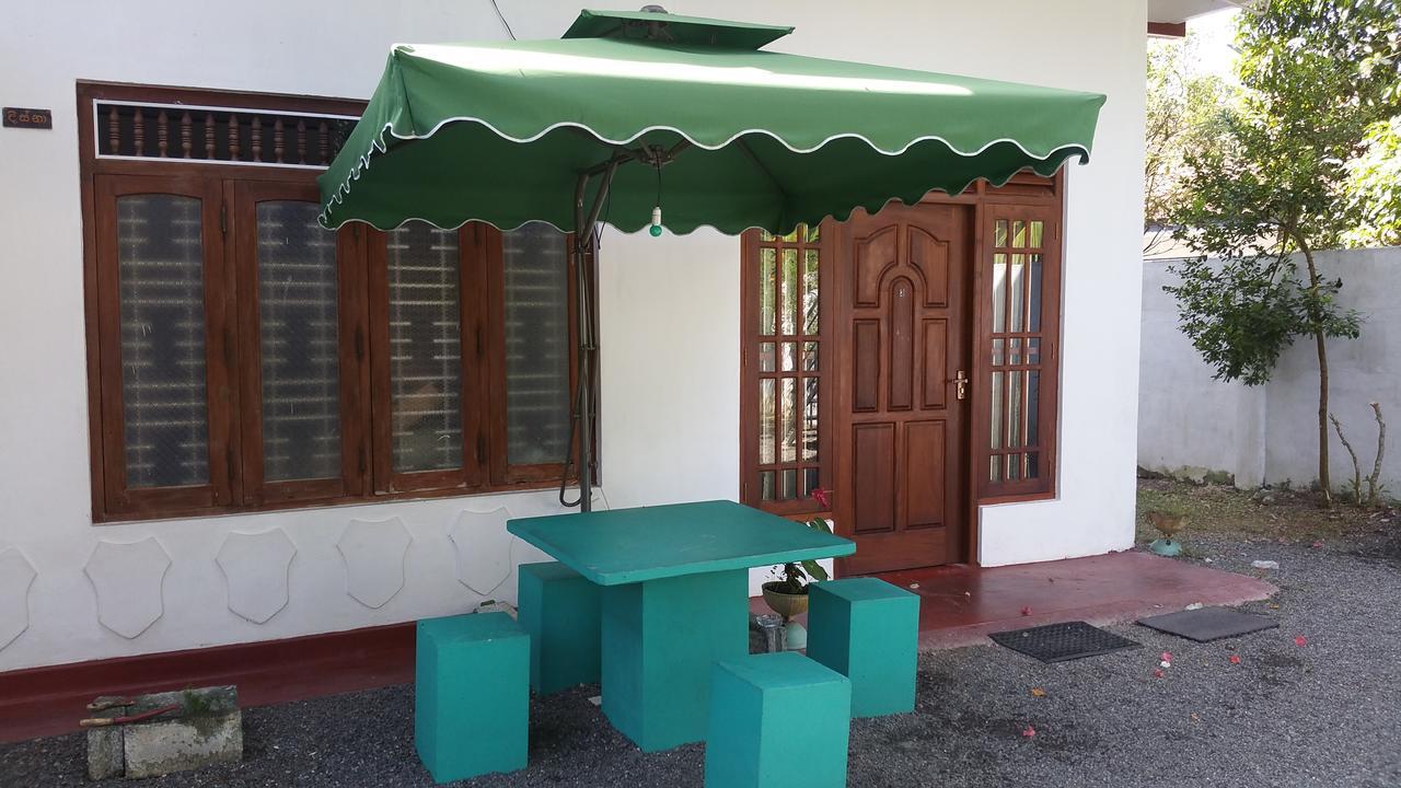 Desitha Family House Hotel Mirissa Exterior photo